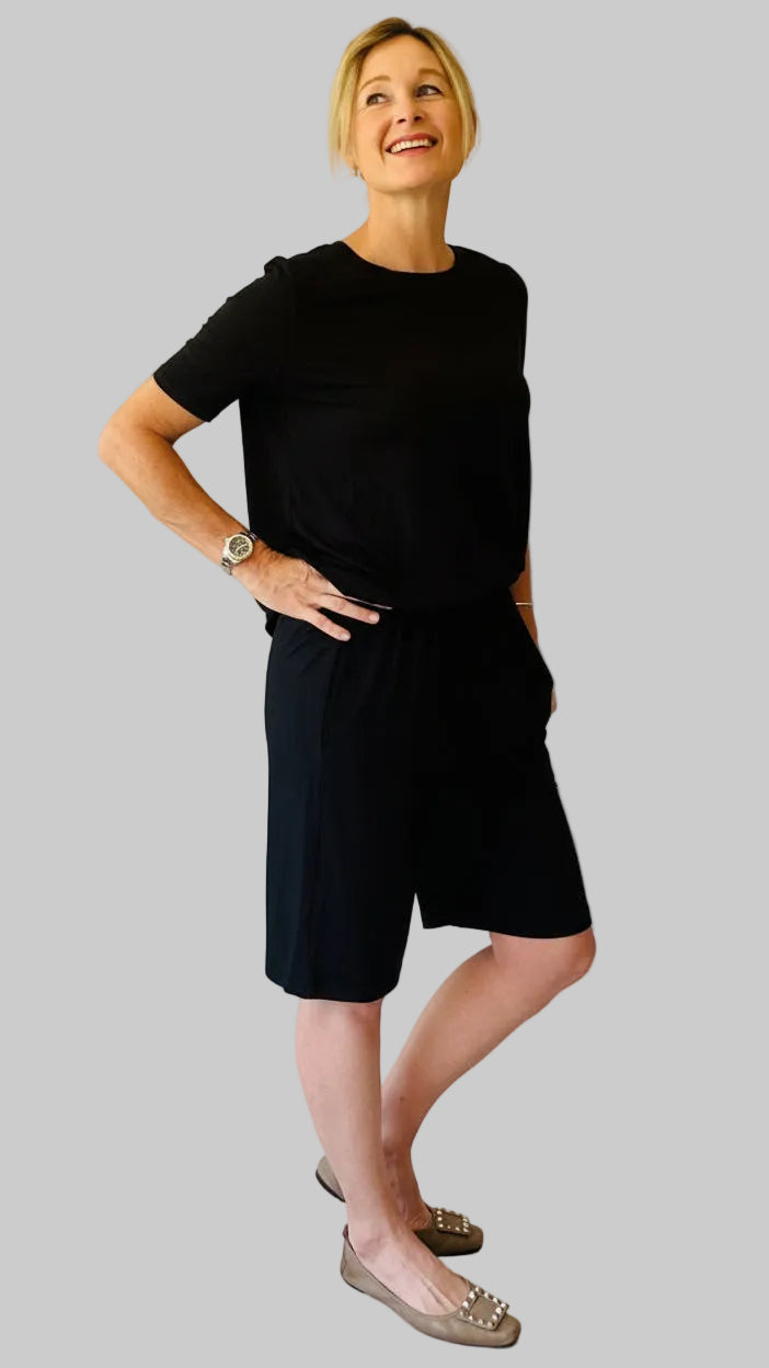 Black shorts with pockets
